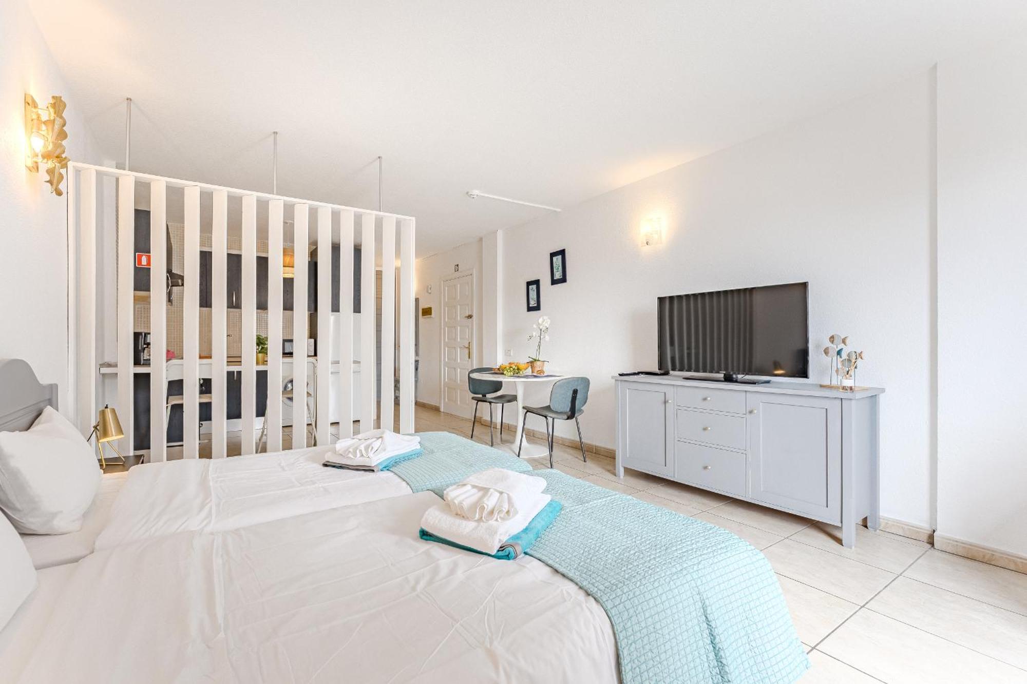 Blue Cristianos By Welcome Tenerife Los Cristianos  Exterior photo
